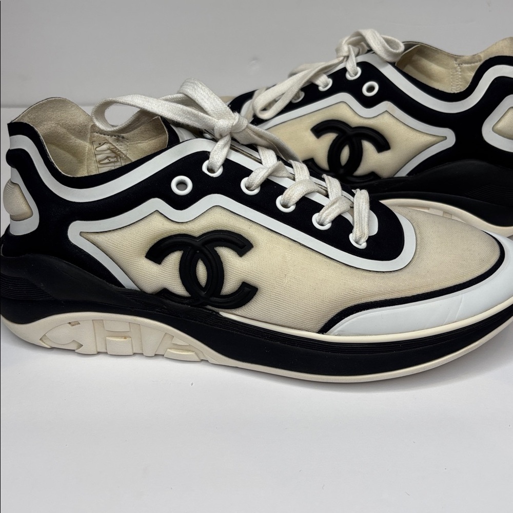 Chanel Sneakers CC Logo Size 39